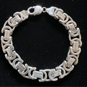 Silver 9” bracelet. Pre-owned. Unisex